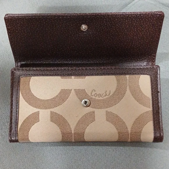 COACH Wallet with Horse and Carriage emblem - Picture 2 of 6